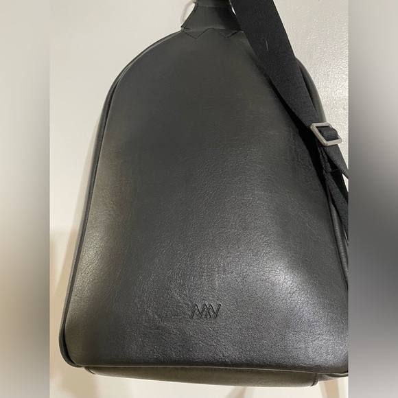 Matt & Nat Black Vegan Unisex Sling Backpack - Picture 7 of 16